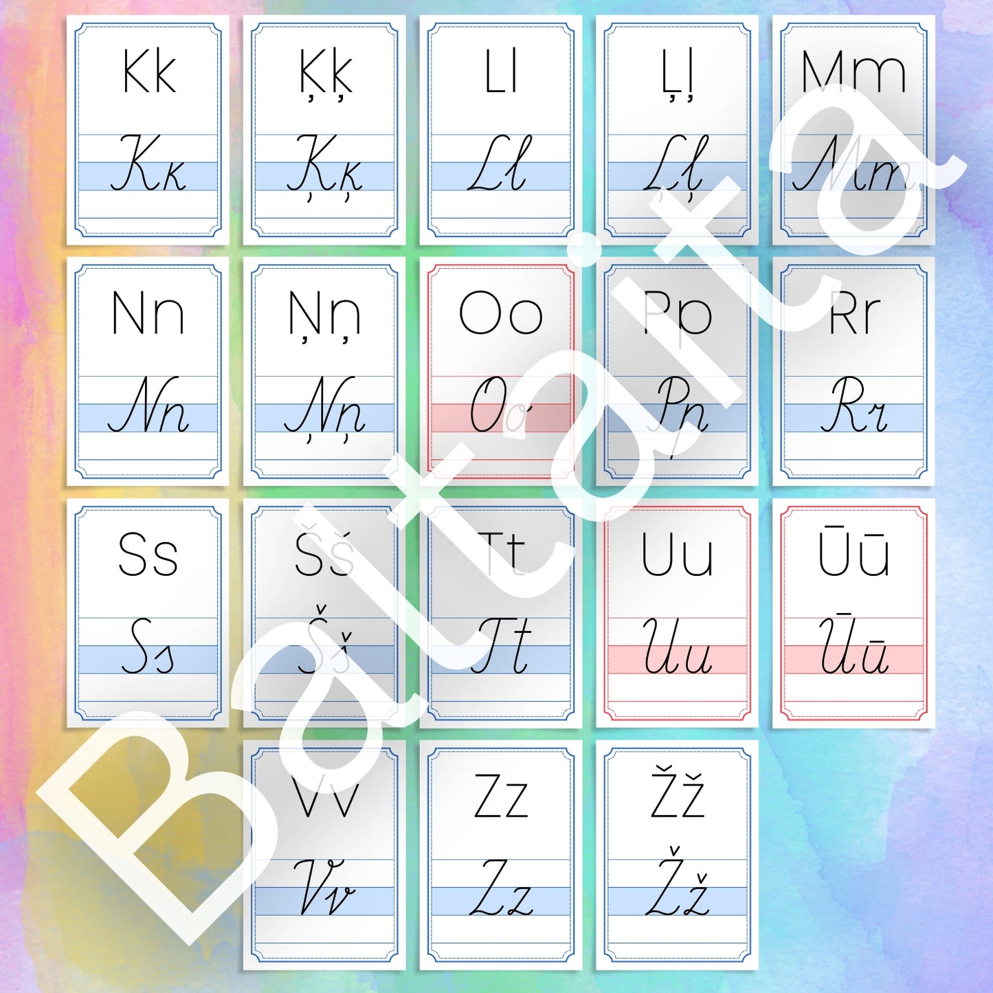 Alfabēta plakāti ar drukātajiem un raksītajiem burtiem baltaita