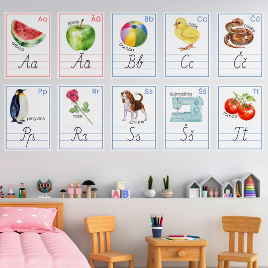 Alfabēta plakāti krāsaini plakāti ar rakstītajiem burtiem krāsaini attēlu plakāti baltaita