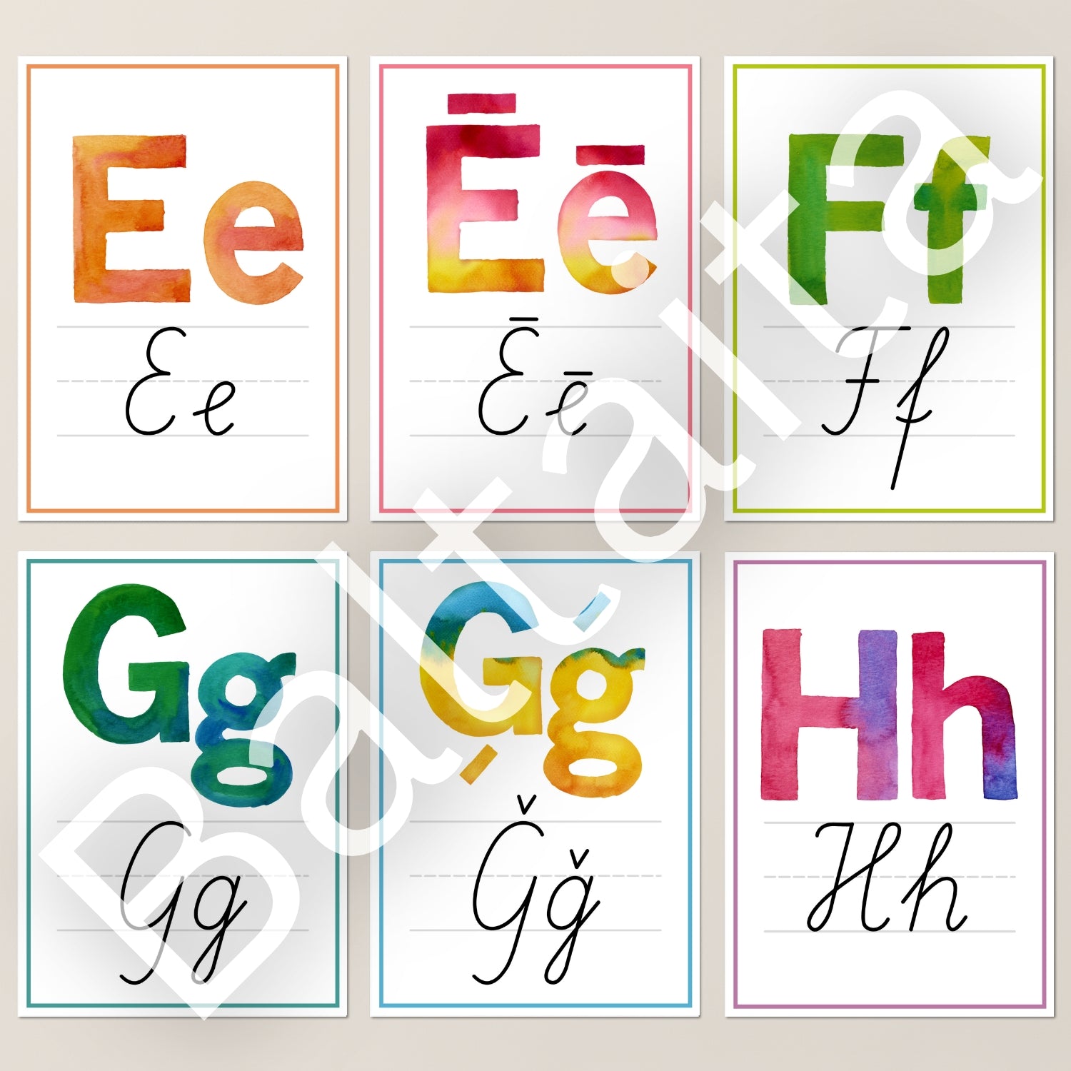 Krāsaini plakāti ar rakstītajiem burtiem klases dekors