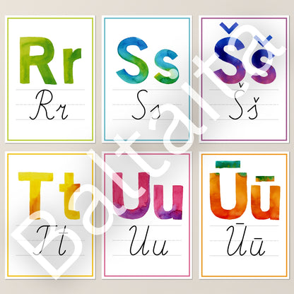 Latviešu valodas rakstītie burti baltaita dekors telpai krāsaini plakāti baltaita
