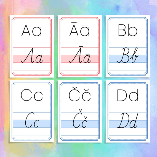 Rakstīto alfabēta burtu plakāti ar rakstītajiem burtiem baltaita patskaņi un līdzskaņi